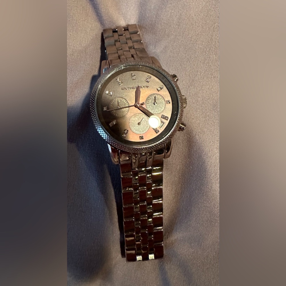 MICHAEL KORS BUNDLE OF THREE LADIES OVERSIZED FACE CHRONOGRAPH WATCHES. - Picture 4 of 13